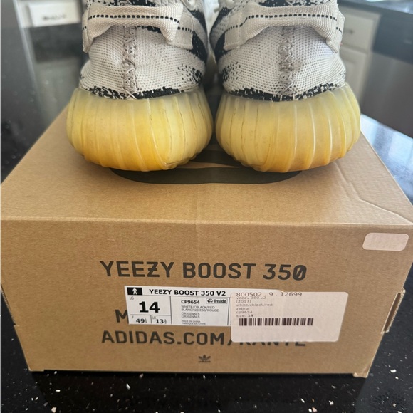 Yeezy Boost 350 V2 -Mens sneakers in Zebra main image 10